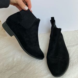 Black Ankle suede boots